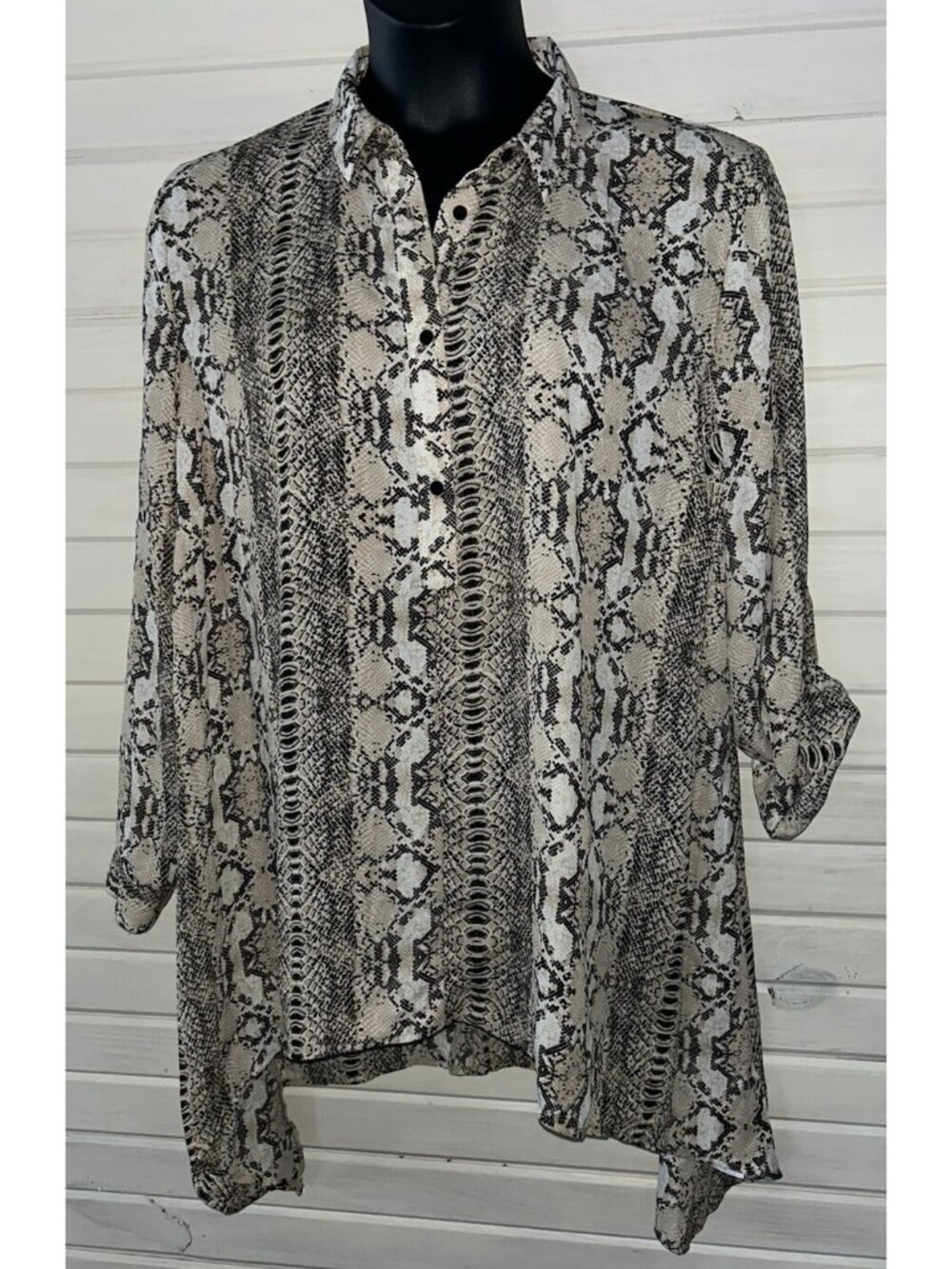 NWT Fred David Sz PLUS 1X Khaki Gray Snake Print Dipped Hem Popover Tunic